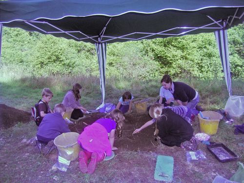 The South Wiltshire Young Archaeologists Club hard at work excavating.