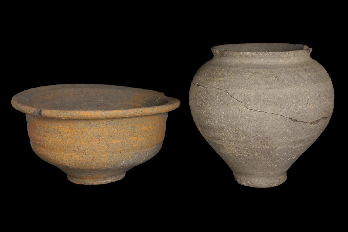 Carinated bowl and globular beaker, recovered from an early Roman grave on the Margate pipeline