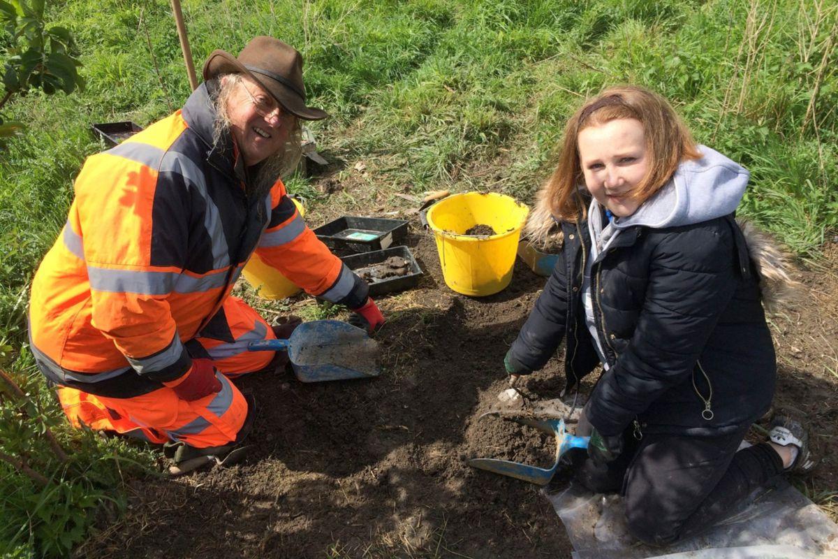 Phil Harding digging with one of the students