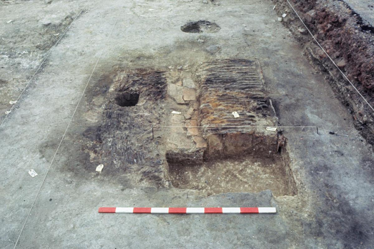 Internal divisions and peg-tile hearths found during excavation