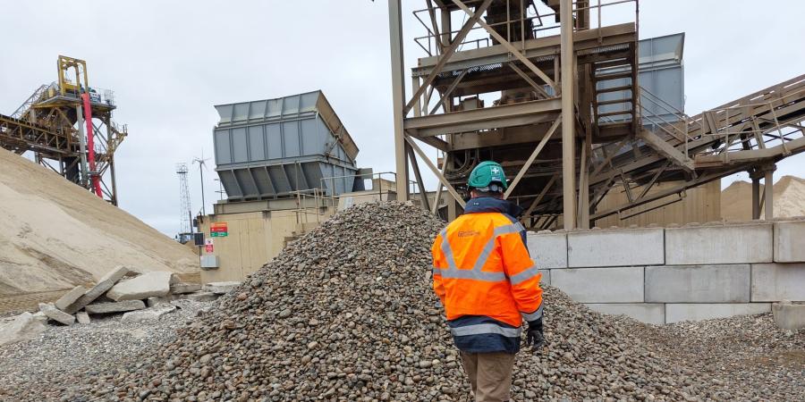 Wharf aggregate inspection 