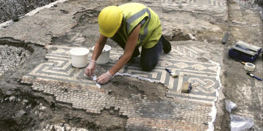 Excavating a Roman mosaic at Dorchester