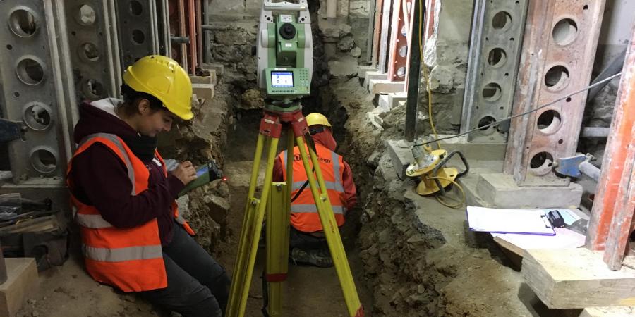Chiara recording a trench at Bath Abbey