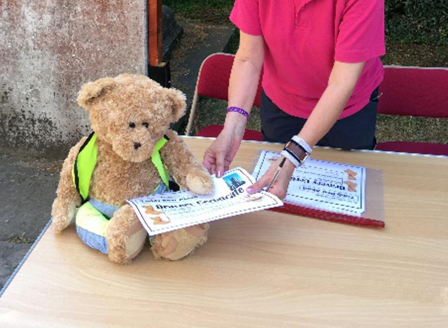 Kent Jones receiving his certificate