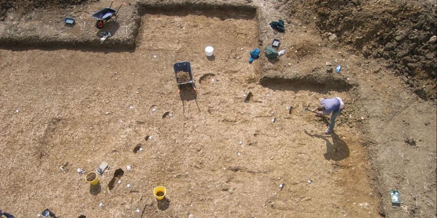 Time Team excavations at Knave Hill, Stonton Wyville
