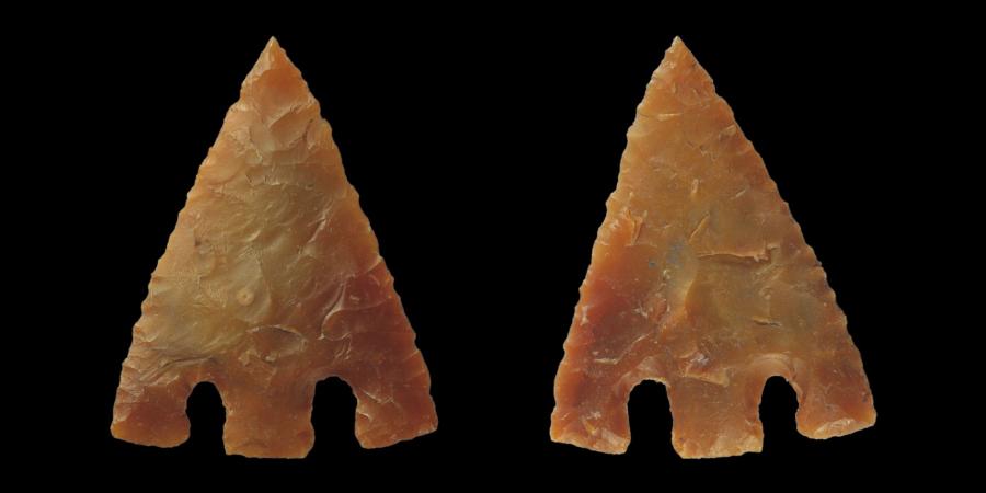 Barbed and tanged flint arrowhead