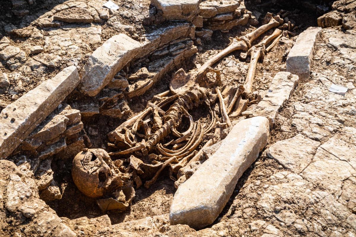 Skeleton with stone 'kerb' surrounding its grave