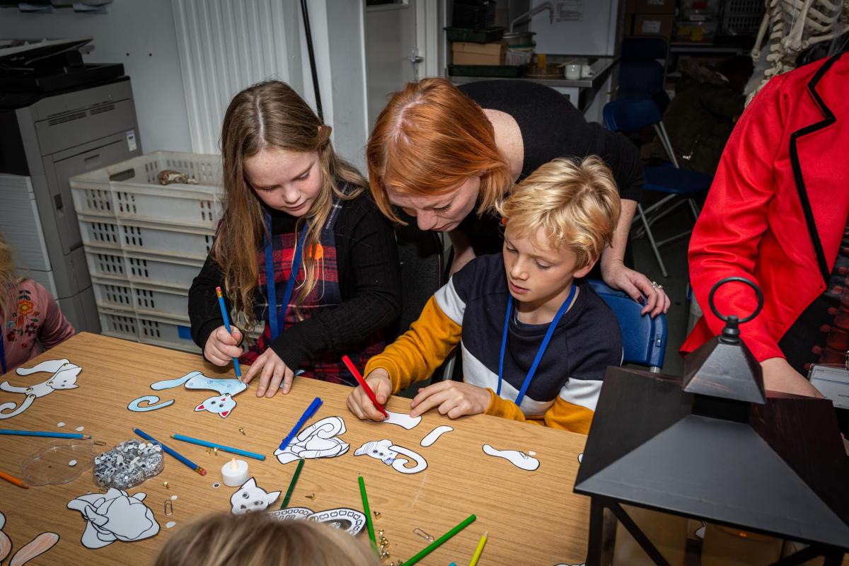 Jennie Anderson runs a Wessex Archaeology heritage interpretation arts worksho