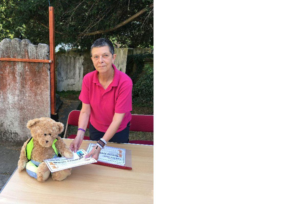 Kent Jones receiving his certificate