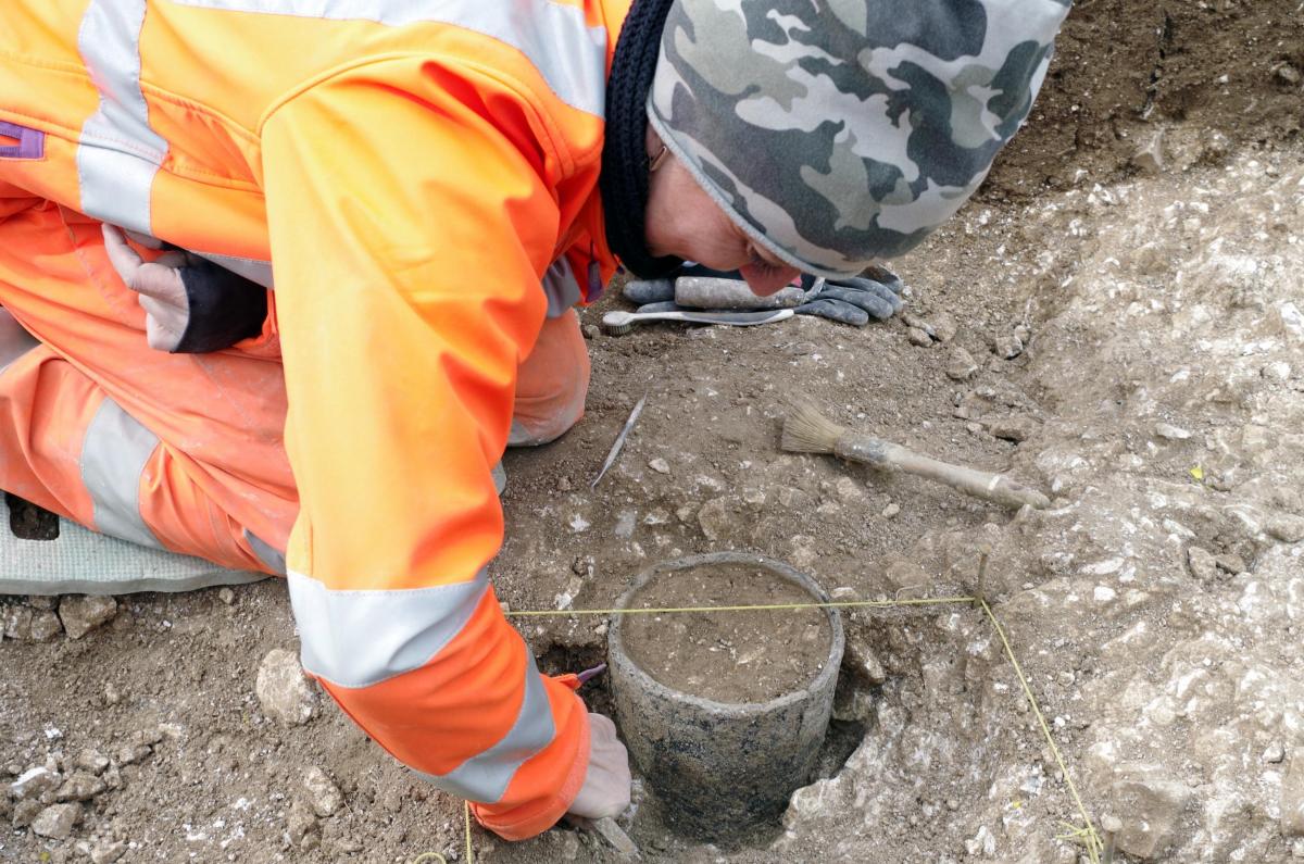 Excavating a Bronze Age vessel 