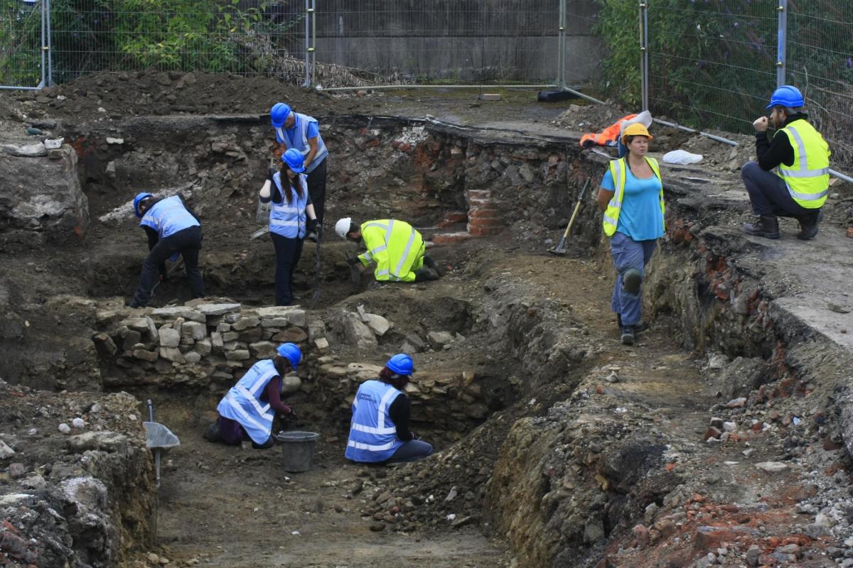 Sheffield Castle volunteers excavating onsite