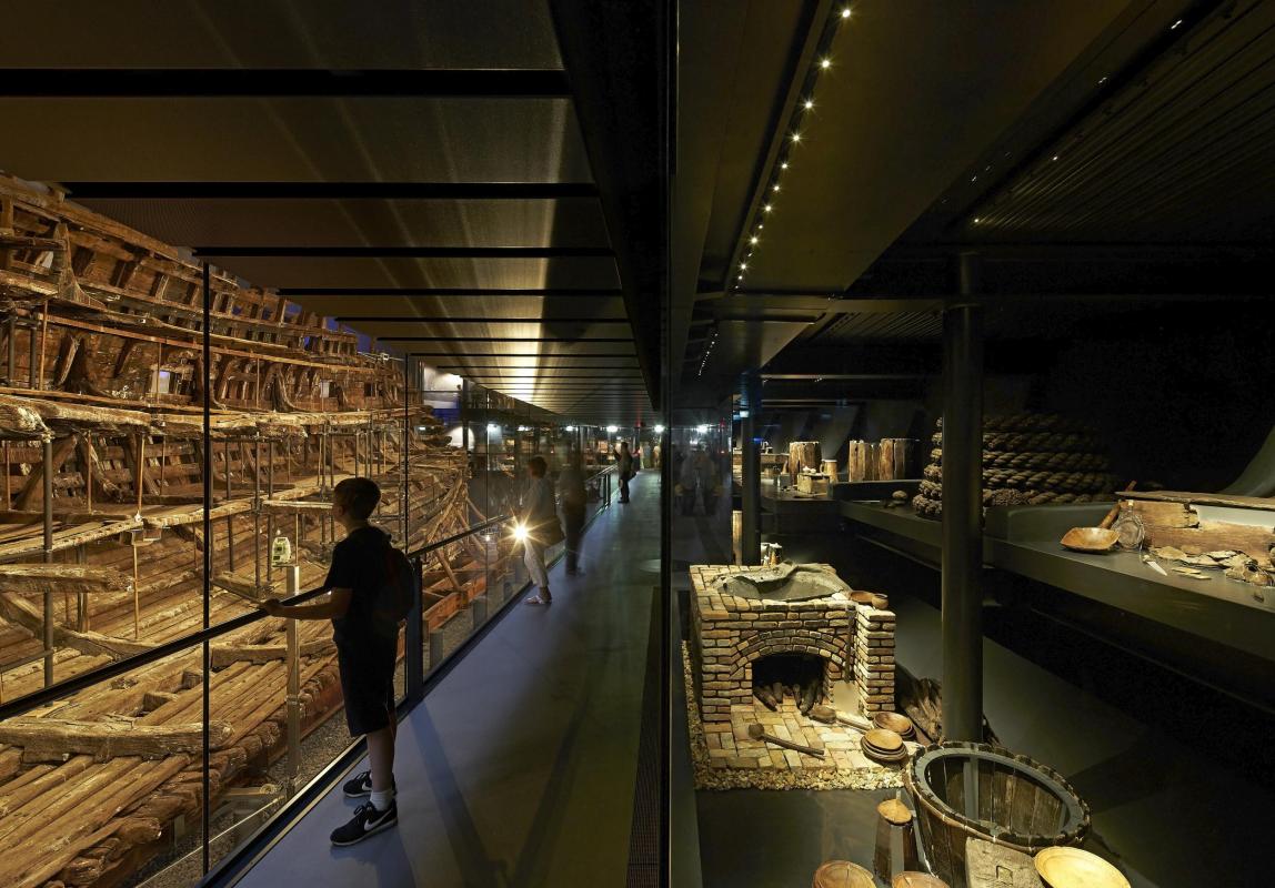 The Mary Rose hull and Context Gallery where artefacts are displayed on a mirrored side of the hull based on where they were excavated from. Courtesy Hufton+Crow © Mary Rose Trust