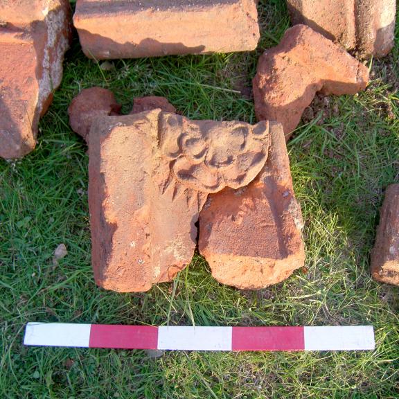 'Tudor Rose' ceramic moulding